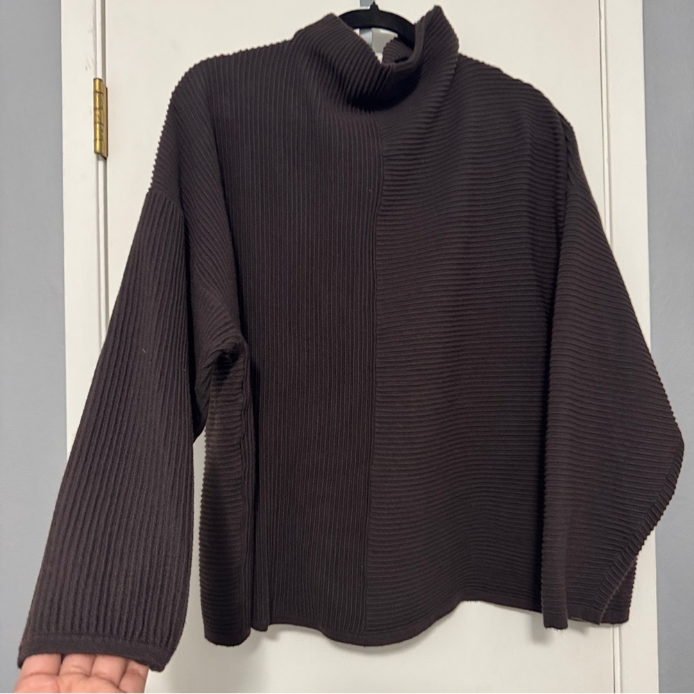 T TAHARI Dark brown sweater